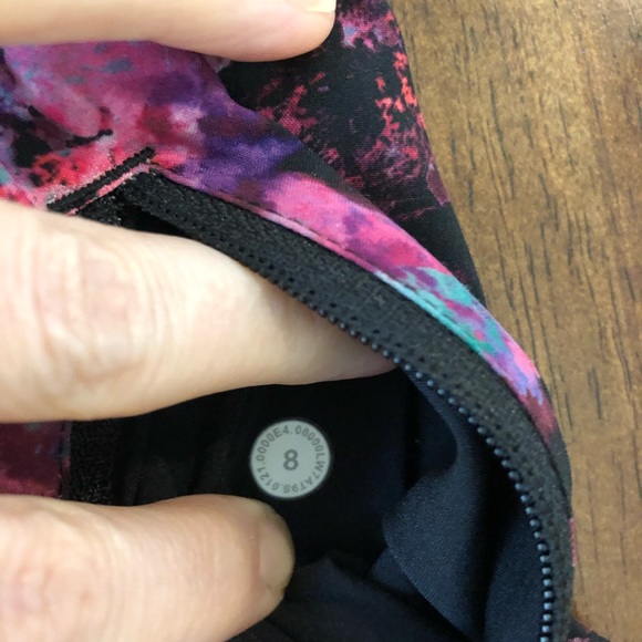 Lululemon size 8 tracker shorts - Picture 2 of 4